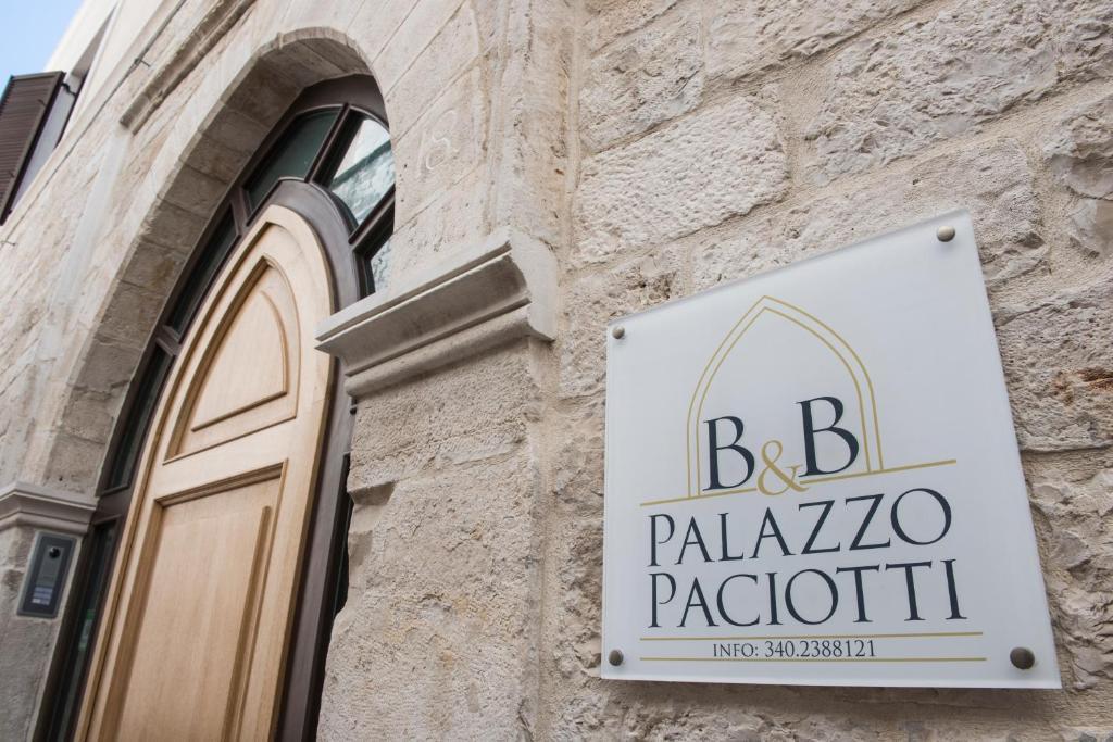 B&B Palazzo Paciotti Трані Екстер'єр фото